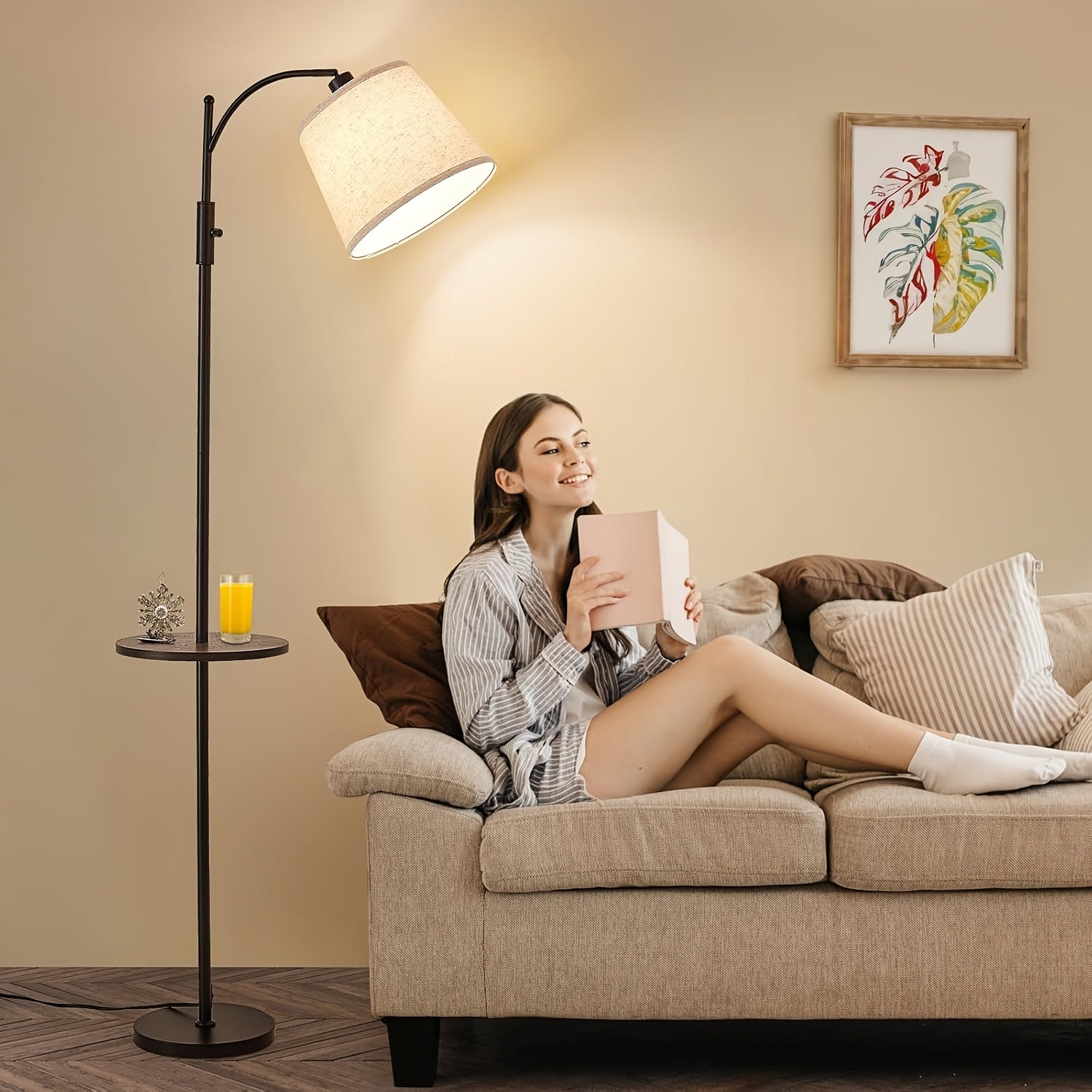 A Floor Lamp for The Living Room That Offers Full Dimming, Featuring a Vertical Rotary Switch